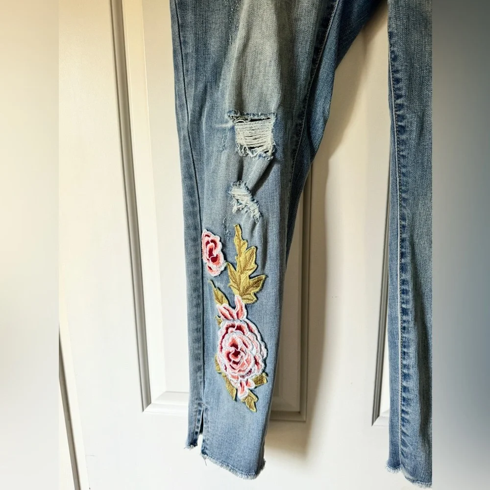 A.n.a blue jeans denim w pink flowers sz 10 - Picture 2 of 5